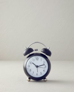 Настольные часы Chelsy Metal, черные