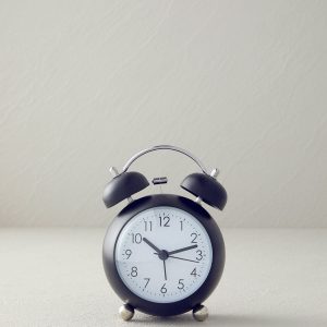 Chelsy Metal Clock 9x6.4x12,8 cm Black     Настольные часы Chelsy Metal 9x6,4x12,8 см, черные