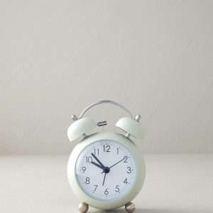 Chelsy Metal Clock 9x6.4x12,8 cm Green