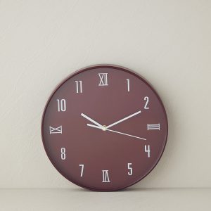 Verna Plastic Wall Clock 30 cm Maroon    Пластиковые настенные часы Verna 30 см, бордово-красные